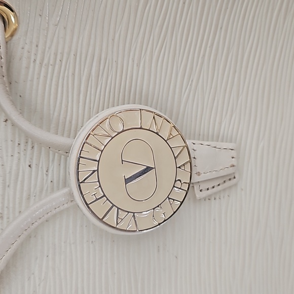 Valentino Garavani Elegant Cream Bucket Bag - Picture 2 of 13